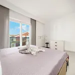 Luxury Apartments-la Dino Maky *