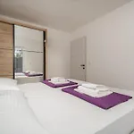 Luxury Apartments-la Dino Maky Apartment *