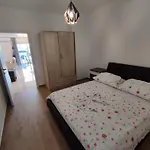 Luxury Apartments-la Dino Maky Apartament *