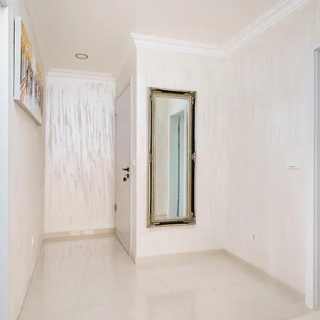 Luxury Apartments-la Dino Maky