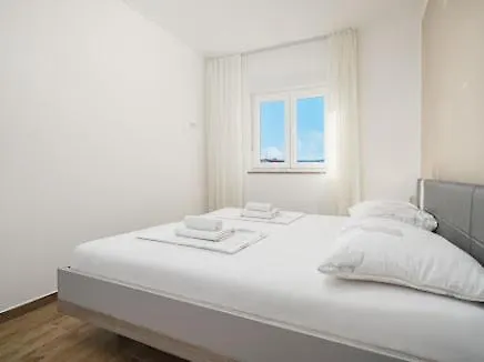 Luxury Apartments-la Dino Maky Apartment