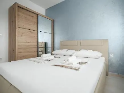 Luxury Apartments-la Dino Maky *