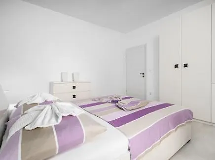 Luxury Apartments-la Dino Maky شقة *