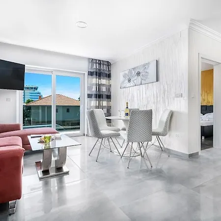 Luxury Apartments-la Dino Maky شقة *