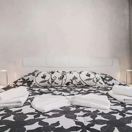 Apartment Luxury Apartments-la Dino Maky *