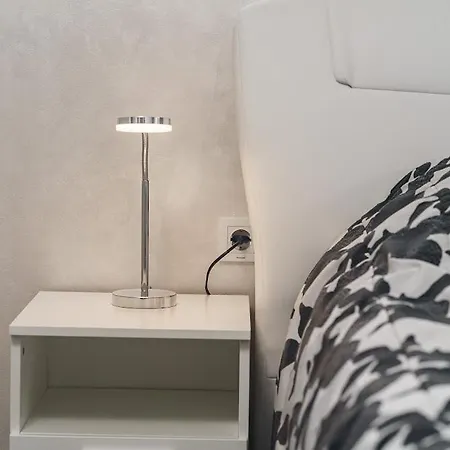 Luxury Apartments-la Dino Maky *