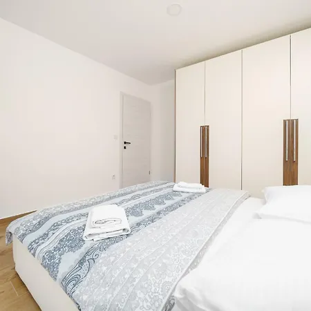 Apartment Luxury Apartments-la Dino Maky *