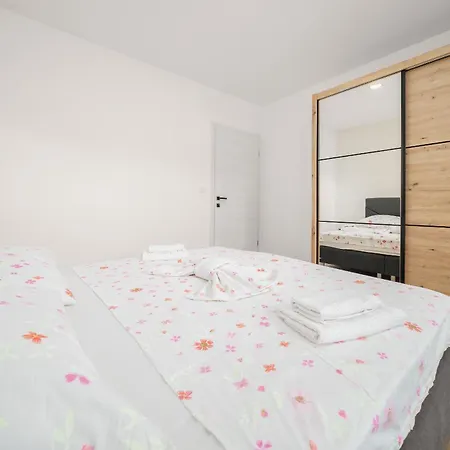 Apartment Luxury Apartments-la Dino Maky