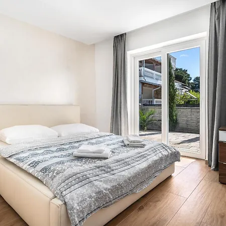 Luxury Apartments-la Dino Maky Апартаменты