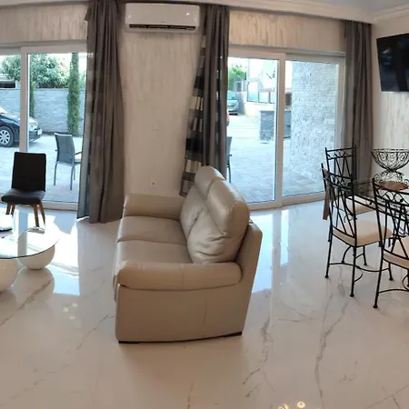 Luxury Apartments-la Dino Maky فوديس