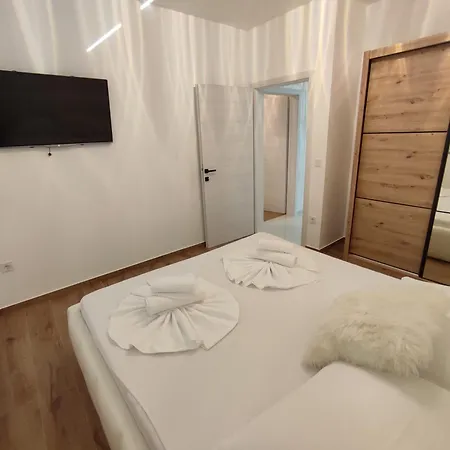 Luxury Apartments-la Dino Maky Апартаменты *