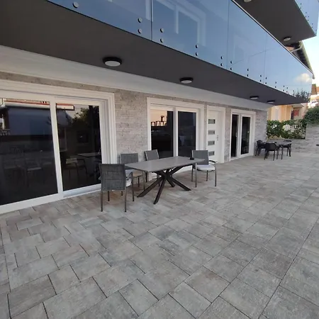 Luxury Apartments-la Dino Maky