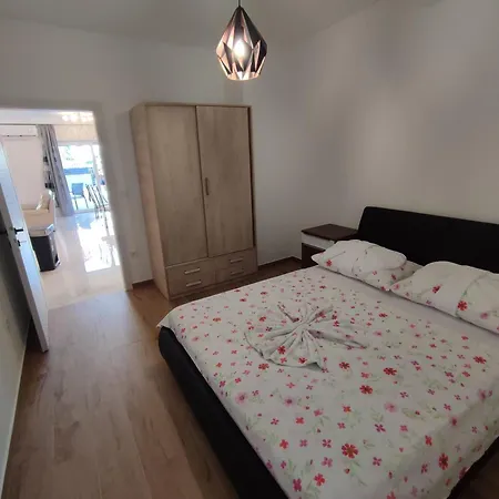 Luxury Apartments-la Dino Maky شقة *