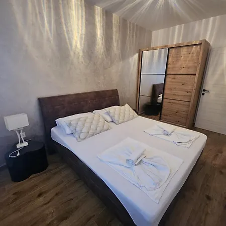 Luxury Apartments-la Dino Maky *