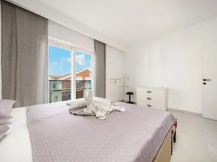 Luxury Apartments-la Dino Maky *