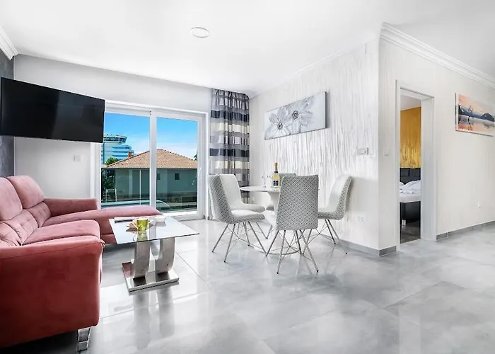 Luxury Apartments-la Dino Maky Appartement *