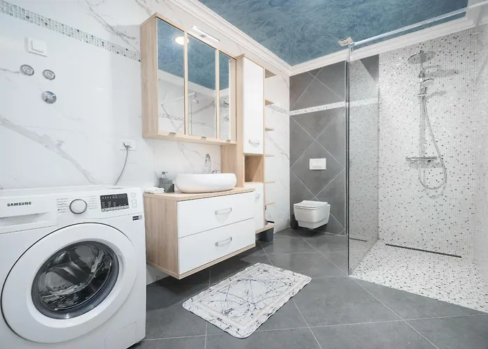 Luxury Apartments-la Dino Maky Appartement *